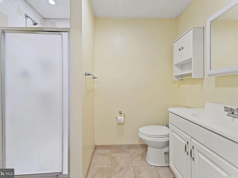 13689 Water Springs Ct — Photo 29