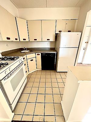 4th image of 87-10 Grand Ave #2D