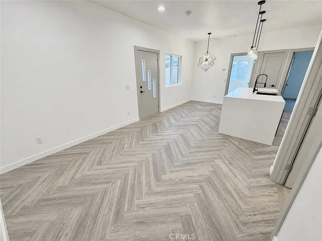 2 bed, 700 sqft, $2,195 — Photo 4