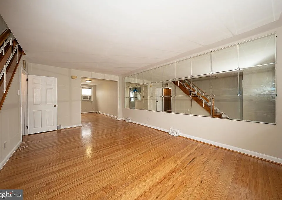 130 Ivy Ct