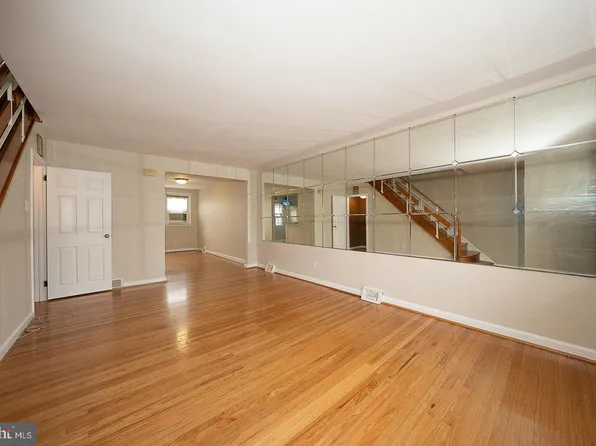 130 Ivy Ct, Upper Darby, PA 19082