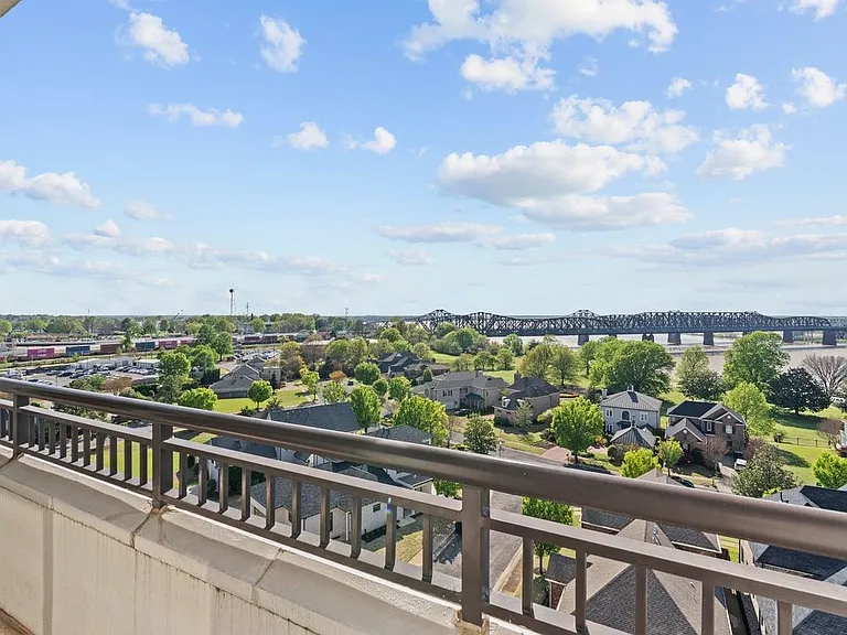 717 Riverside Dr — Photo 12