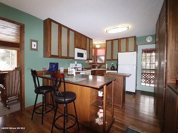 4th image of 808 Charles St