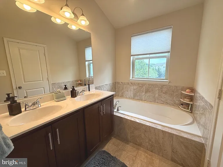 104 Vanguard Ln — Photo 13