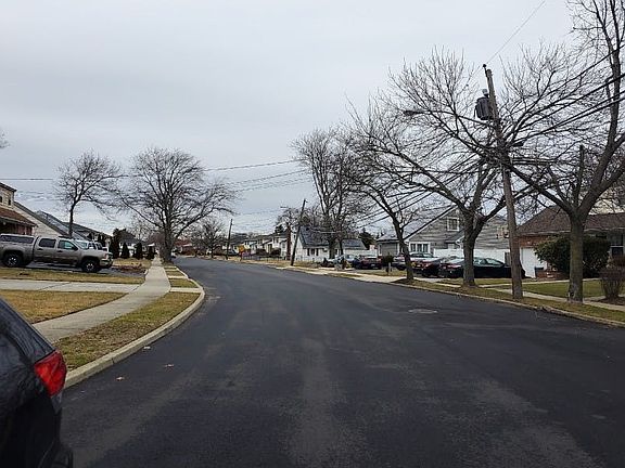 5th image of 42 Southampton Dr