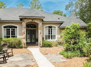 700 Valley Stream Dr, Geneva, FL 32732