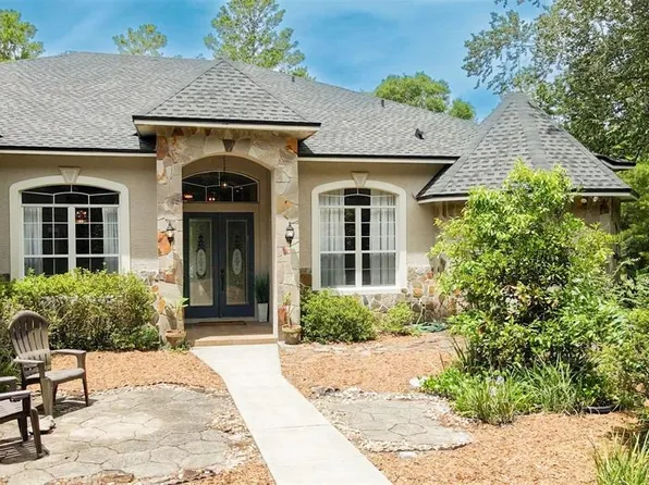 700 Valley Stream Dr, Geneva, FL 32732