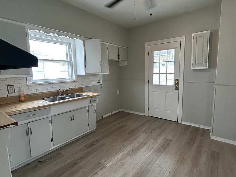 9825 Macon Ave — Photo 3