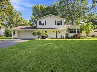 117 Parkmeadow Dr, Pittsford, NY 14534