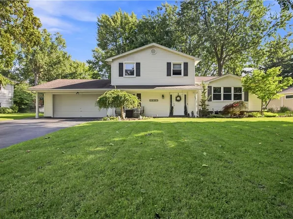 117 Parkmeadow Dr, Pittsford, NY 14534