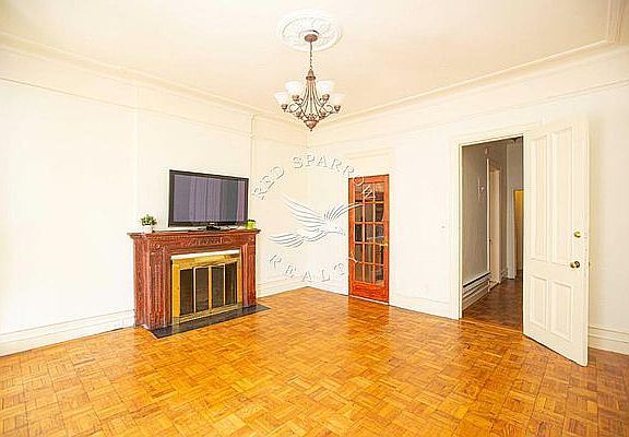 4th image of 1133 Lexington Ave #3/4