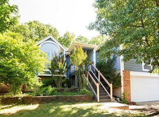 523 Elm Crossing Ct, Ballwin, MO 63021