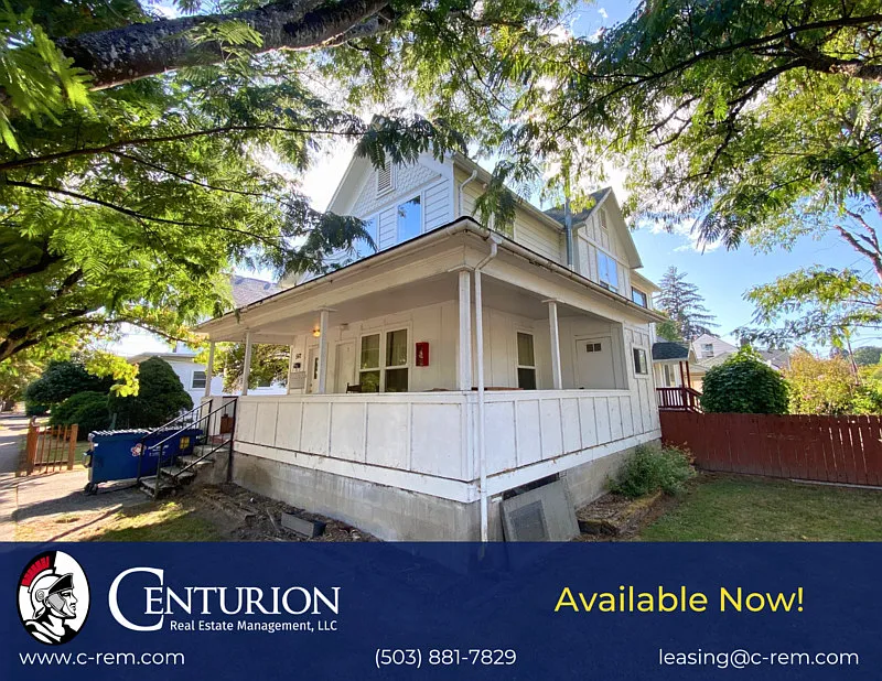 542 NW 11th St APT 1 photo 1