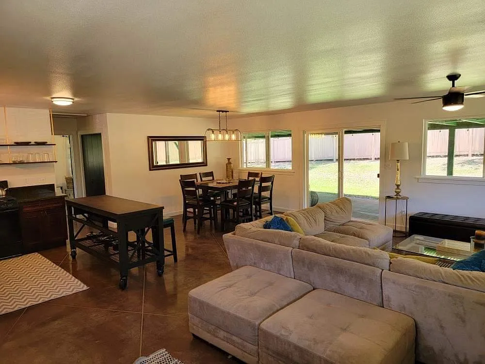 Building Photo - 230 E Kuiaha Rd