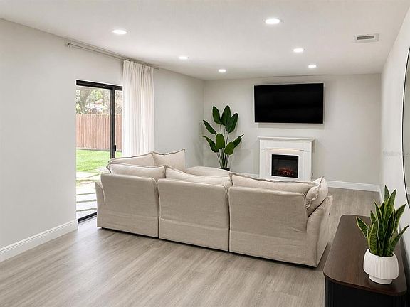 4th image of 6350 OAK MEADOW BEND