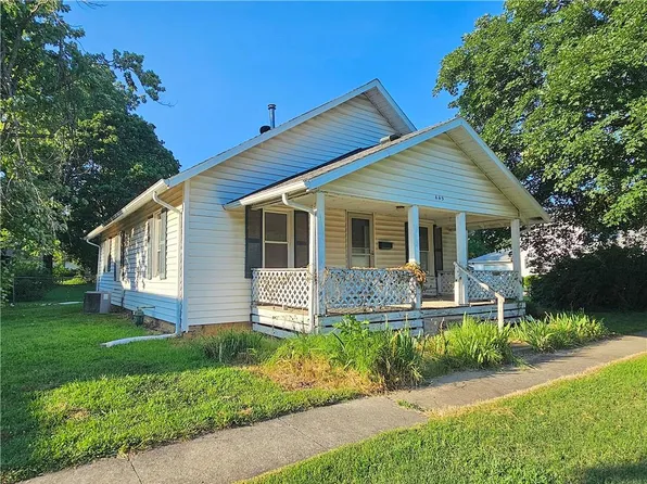 445 E 3rd Ave, Garnett, KS 66032