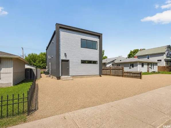 424 9th AVENUE W, Moose Jaw, SK S6H 4H5