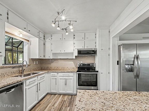 5th image of 7139 HALLOCK Street