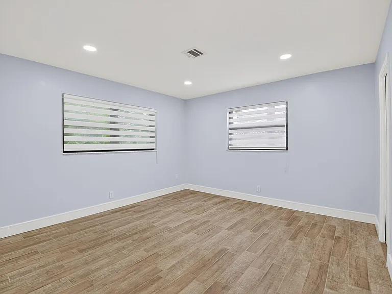 725 Heron Dr — Photo 22