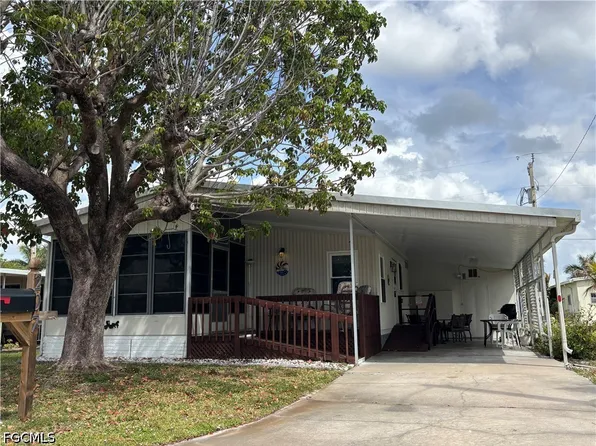 207 Harvest Ln, North Fort Myers, FL 33917