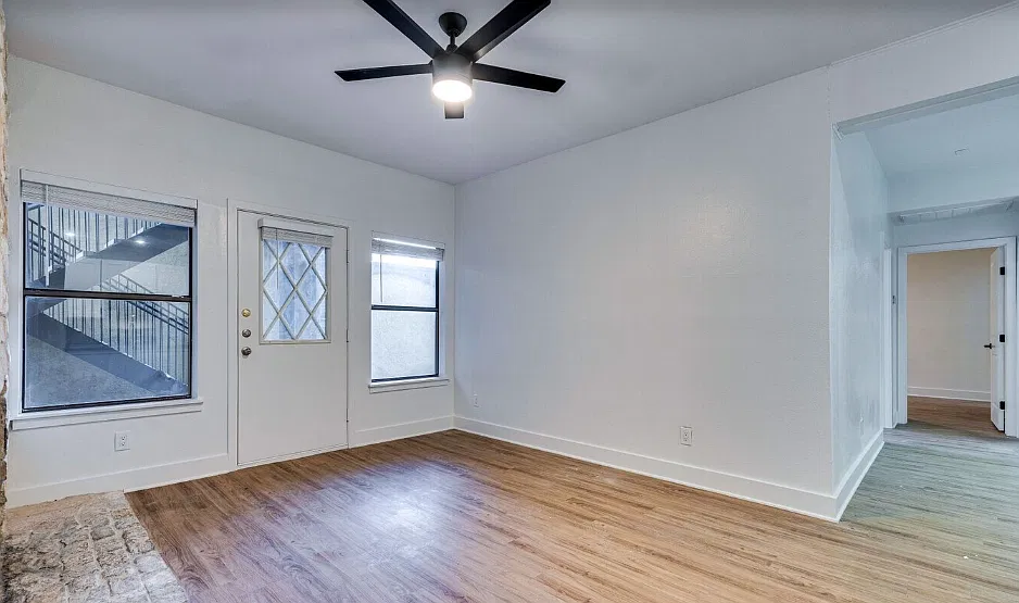 2 bed, 1000 sqft, $2,100 — Photo 4