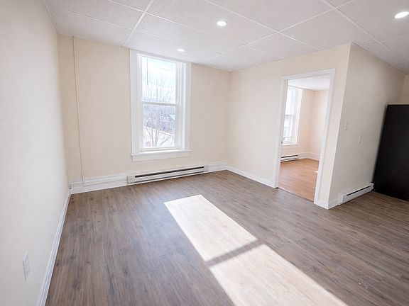 3rd image of 147 S Main St #1