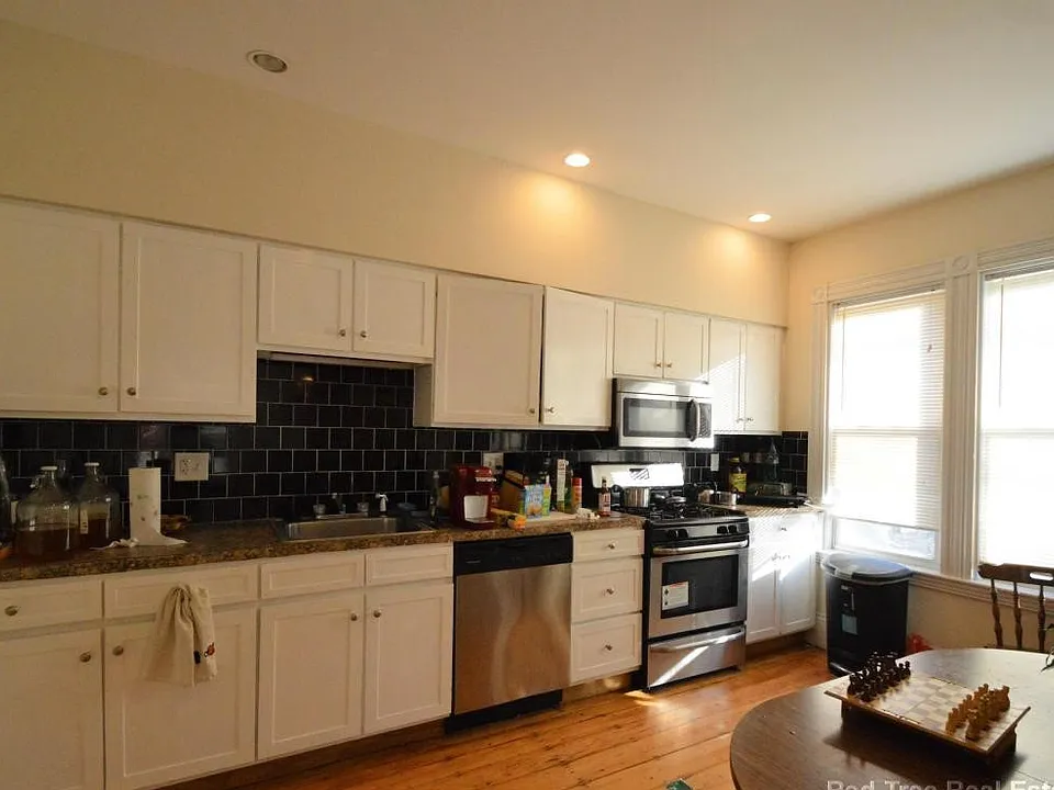 32 Circuit St #1B