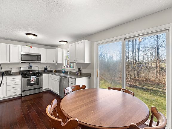 5th image of 1061 Challot Dr
