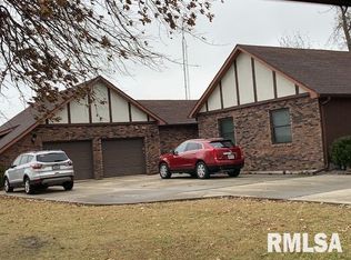 1 Country Pl, Virden, IL 62690