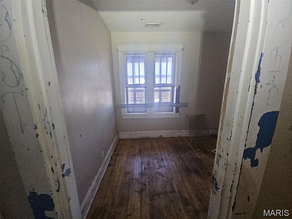 5th image of 4126 S Grand Blvd