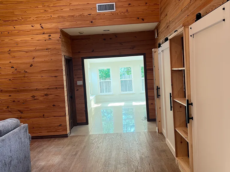 3915 Hunters Crest St — Photo 14