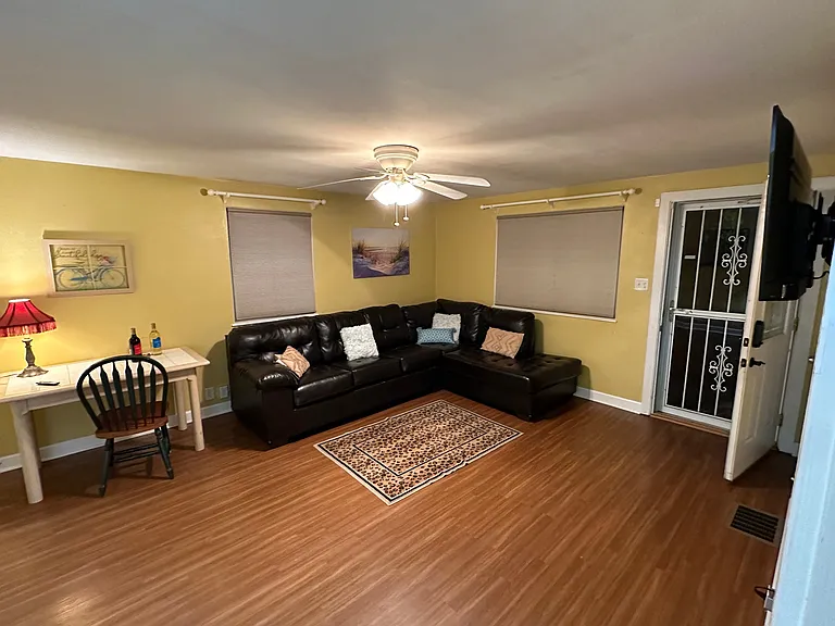 2210 Hollywood Pl #FRONT — Photo 3