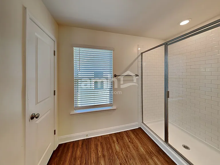 124 Cobblestone Dr — Photo 13