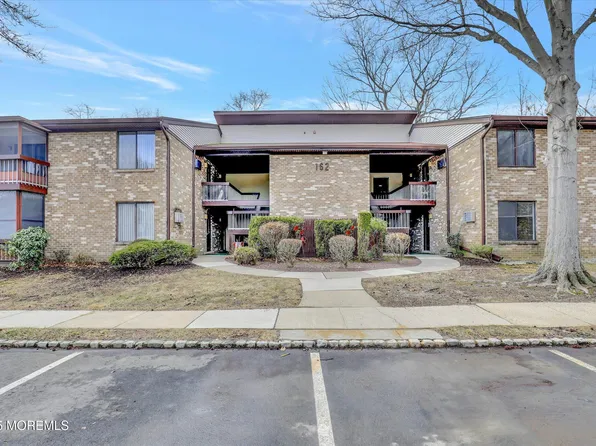 162 Cross Slope Court #B, Manalapan, NJ 07726