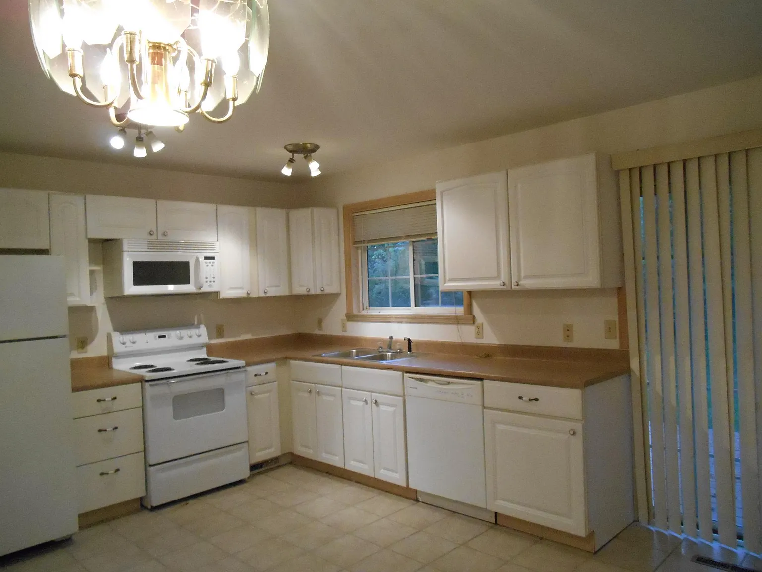 3 bed, 1600 sqft, $1,995 — Photo 1