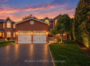 231 Mossbrook Sq, Pickering, ON L1V 6P8