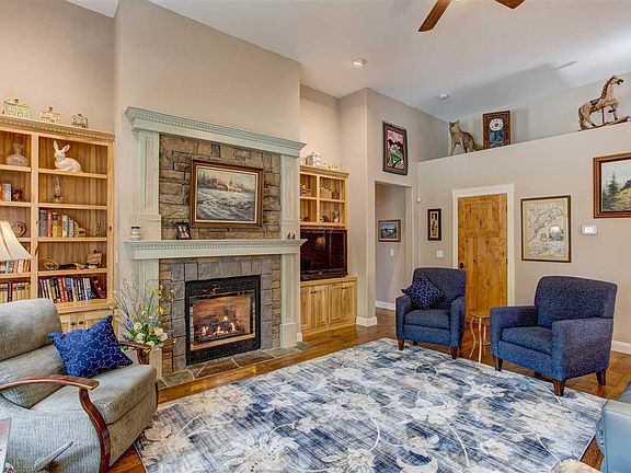 2nd image of 207 Laurelhurst Dr