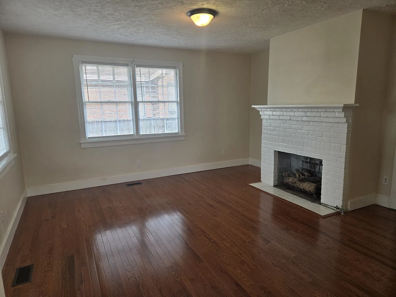 1006 Holden Street - 1 — Photo 2