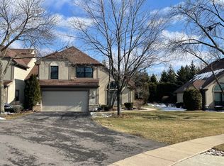 147 Chatsworth Cir, Schaumburg, IL 60194
