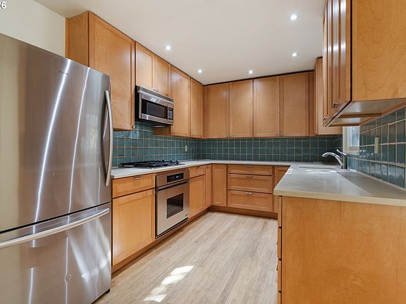 5th image of 5012 N Yale St