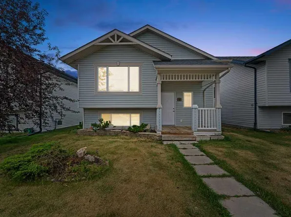 22 E Lanterman Close, Red Deer, AB T4R 0L8