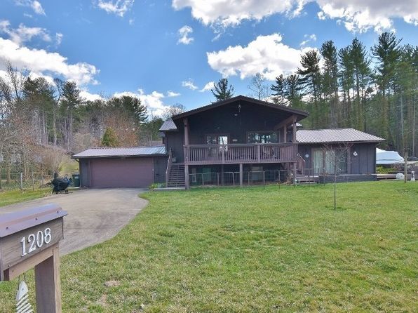 1208 Berwyn Dr SW, Sherrodsville, OH 44675