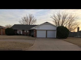 206 Rawlings Dr, Clinton, OK 73601