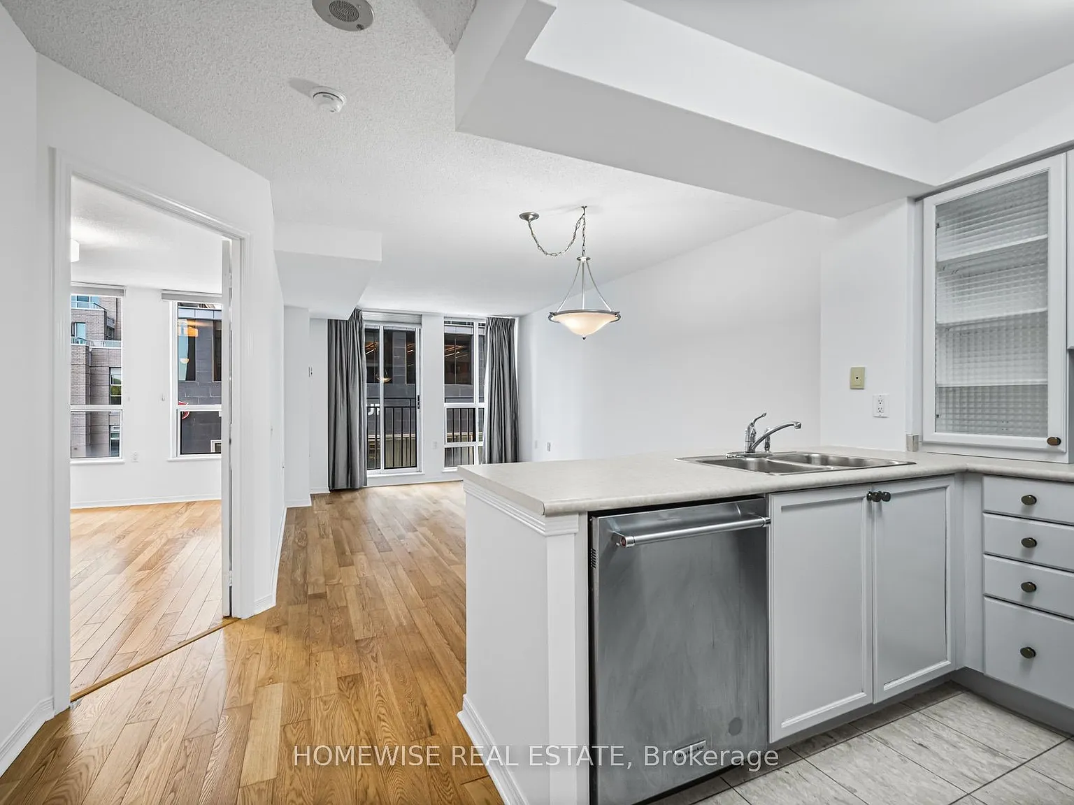 1 bed, $2,400 — Photo 2
