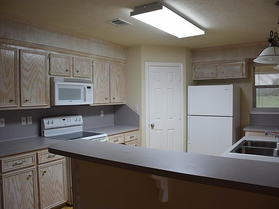 Clean & Bright Kitchen