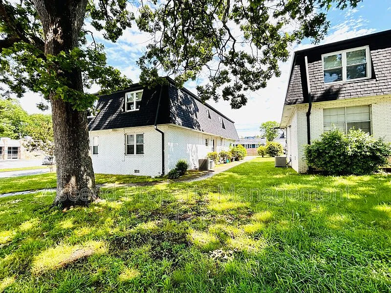 Building Photo - 1801 Bailey Ave #A