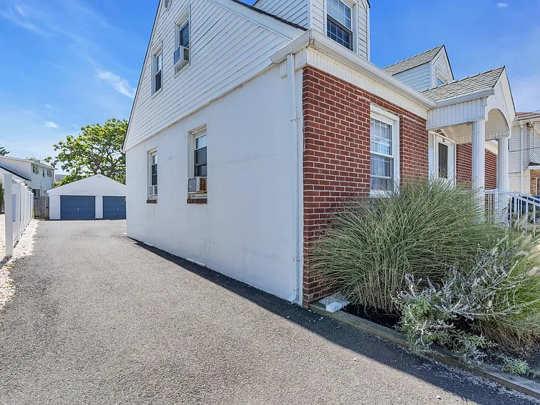 104 Washington Ave — Photo 17