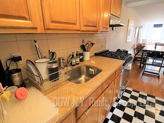 5th image of 356 Graham Ave #2