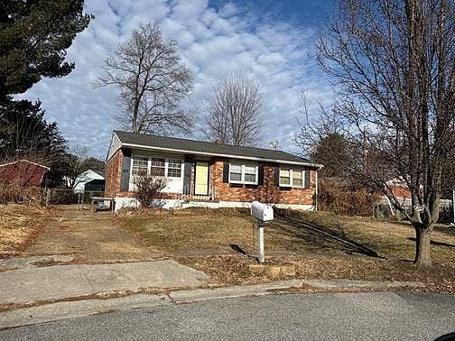 1st image of 4 Bryant Ct
