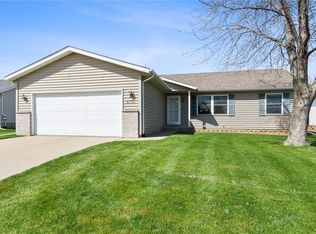 6190 Robinwood Ln, Marion, IA 52302